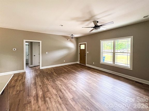5th image of 206 Edgewood Dr