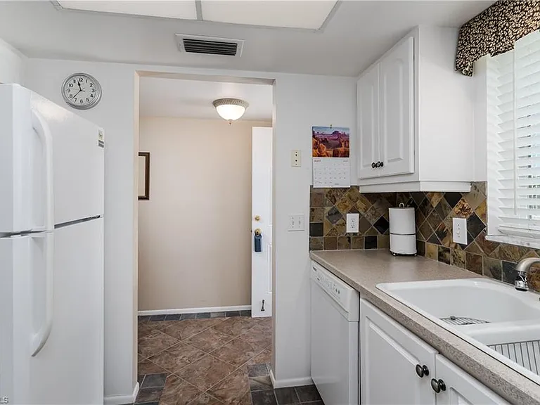 5515 Rattlesnake Hammock Rd #205 — Photo 16