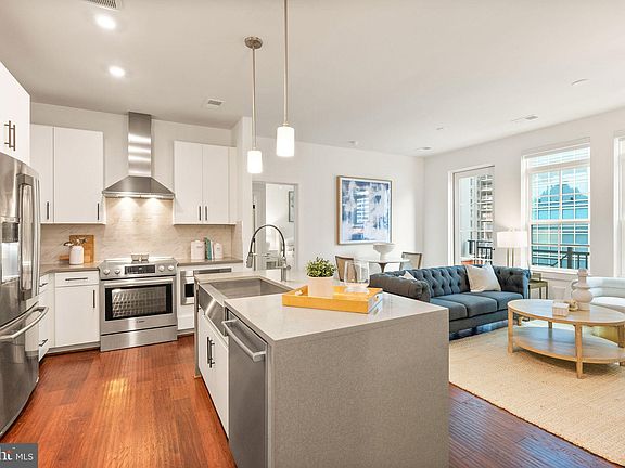 4th image of 1411 Key Blvd Unit 606