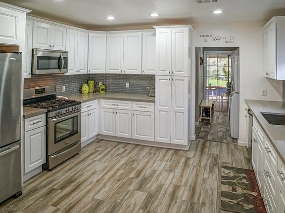 5th image of 2527 Mayfield Ave