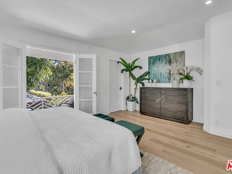 135 S Linden Dr — Photo 22