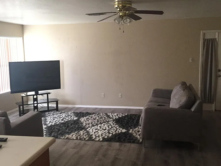 2401 S Sunset Ave — Photo 5