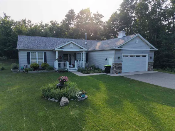 990 Echo Rdg, Petoskey, MI 49770