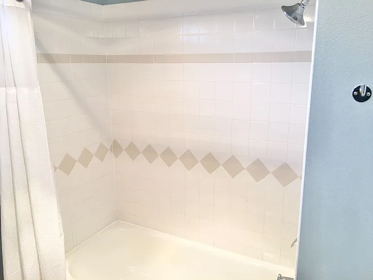 2432 Dexter Ave N #100 — Photo 13