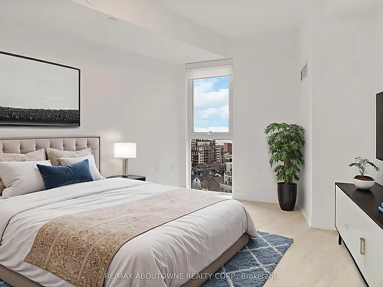 2088 James St #1109 — Photo 16