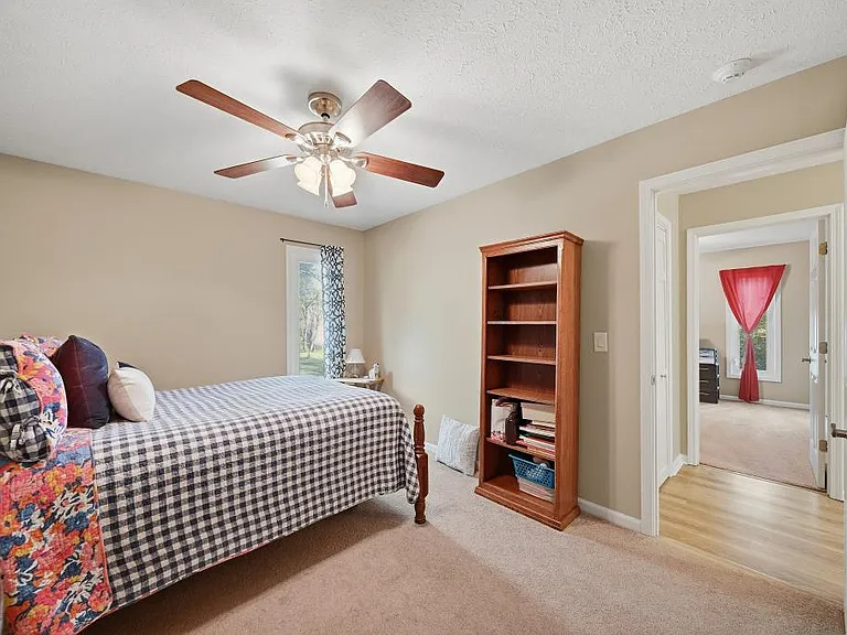 729 Alpine Dr — Photo 6