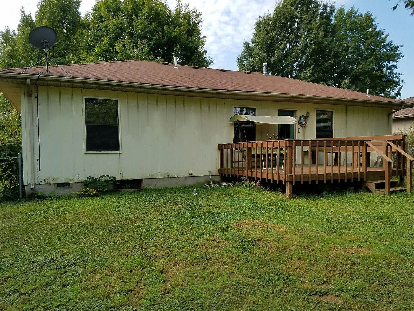 Charming 3 Bed/1 Bath home in Nixa. Fenced back yard — Photo 3