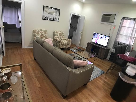 4th image of 208 E 95th St #16
