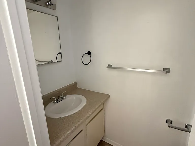 524 Calhoun St #15 — Photo 2