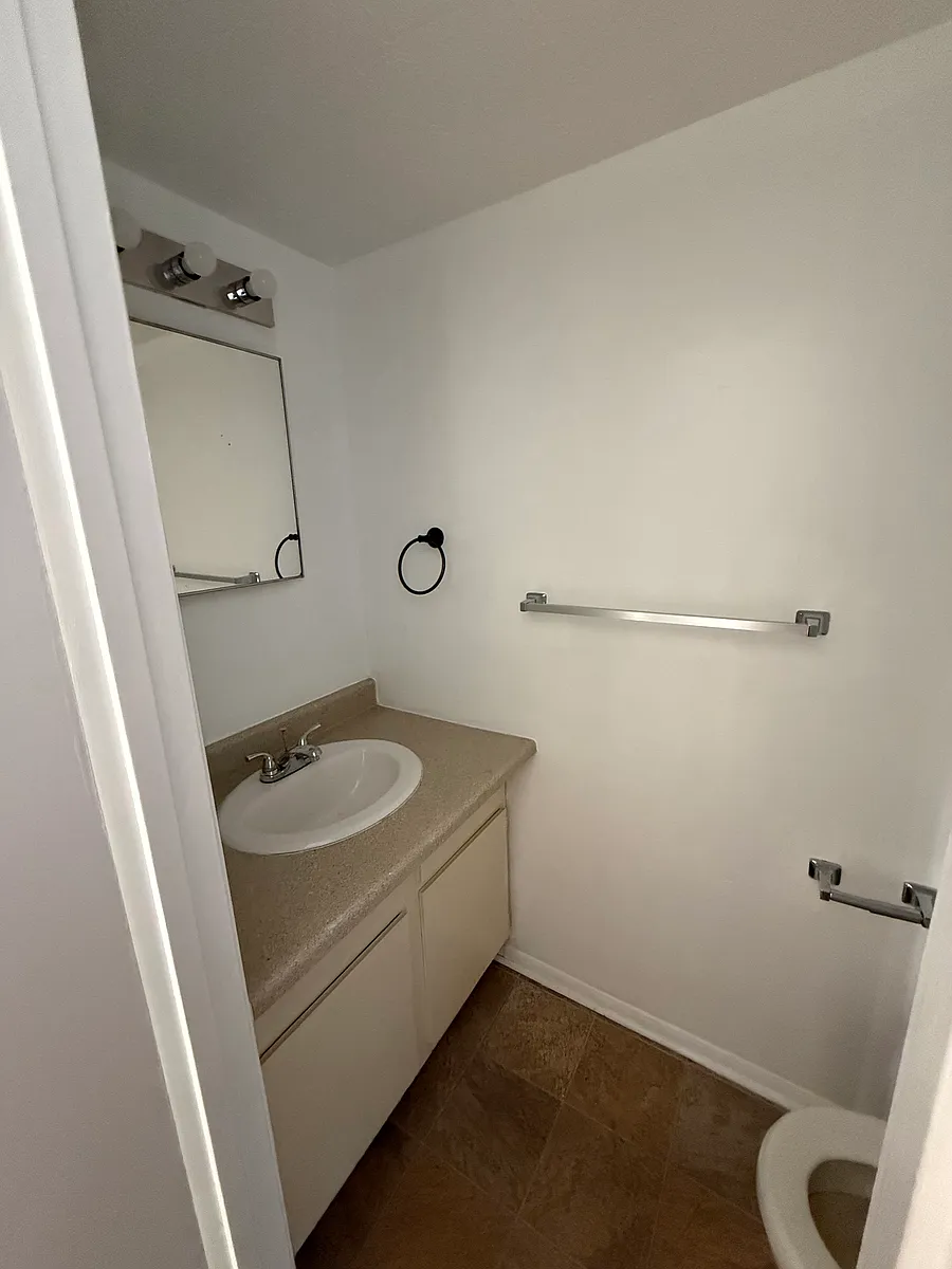 Building Photo - 524 Calhoun St #15