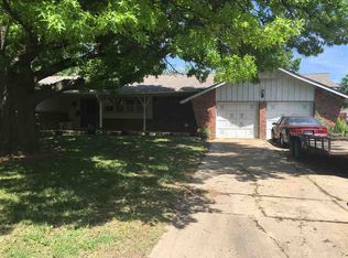 1902 N Edgemoor Dr, Wichita, KS 67208