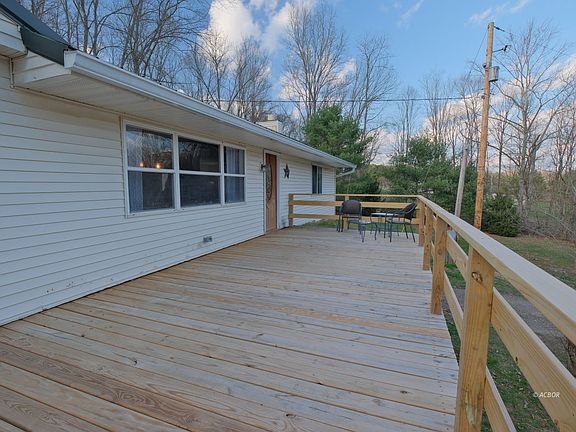 3rd image of 4021 Baker Rd