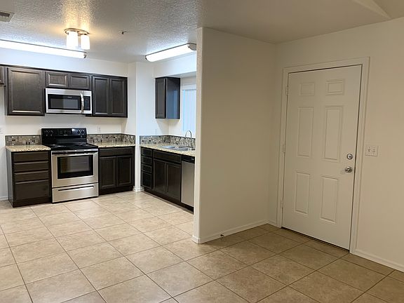 4th image of 3132 Winterhaven Dr Unit 102