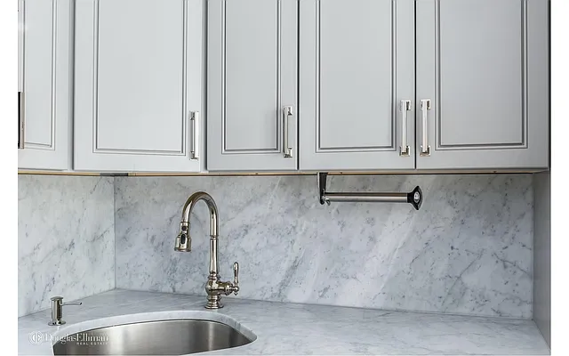 Rented by Douglas Elliman | media 14