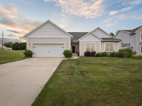 552 N Creek Ct NE, Rockford, MI 49341