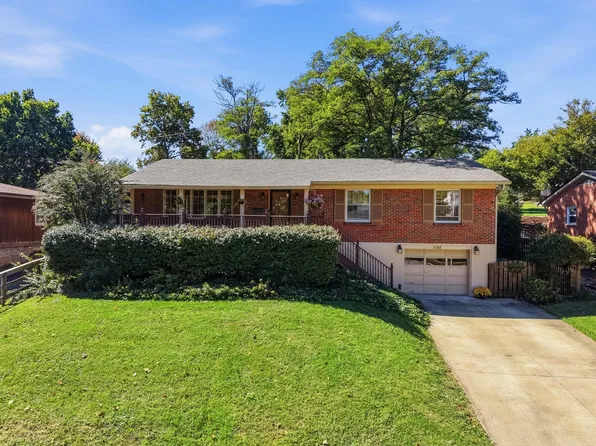 1046 Elmendorf Dr, Lexington, KY 40517
