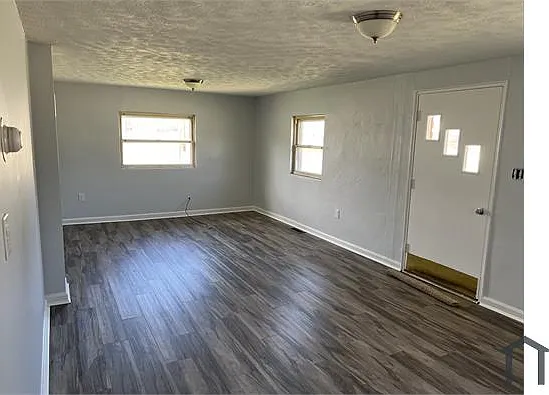 3 bed, 1025 sqft, $1,450 — Photo 2