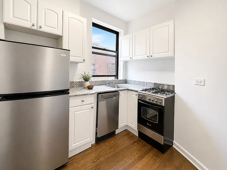 466 Amsterdam Ave #4R — Photo 2
