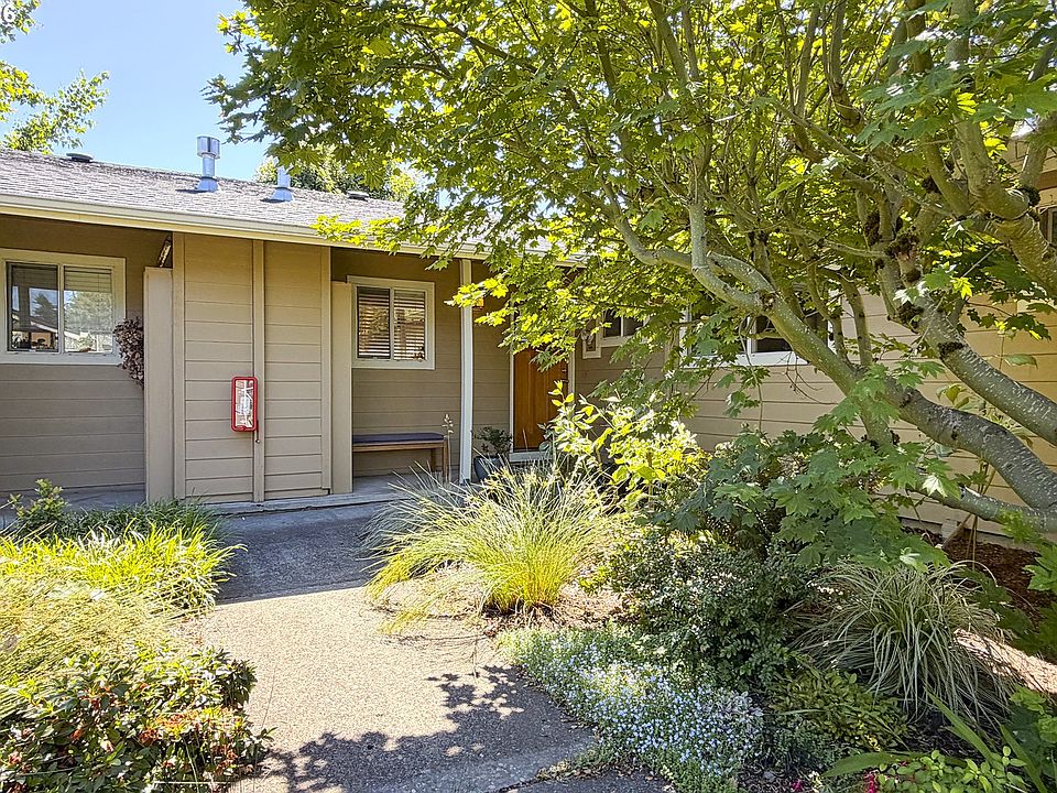 1st image of 104 SE 73rd Ave