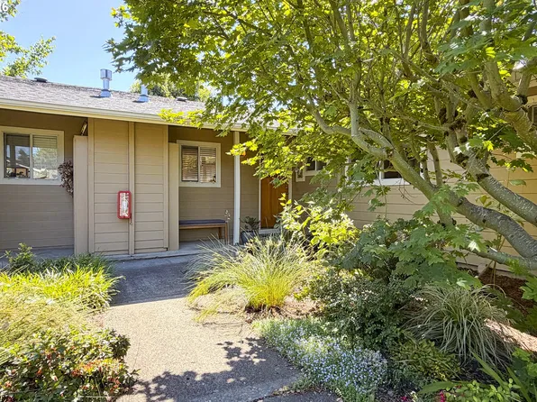 104 SE 73rd Ave, Portland, OR 97215