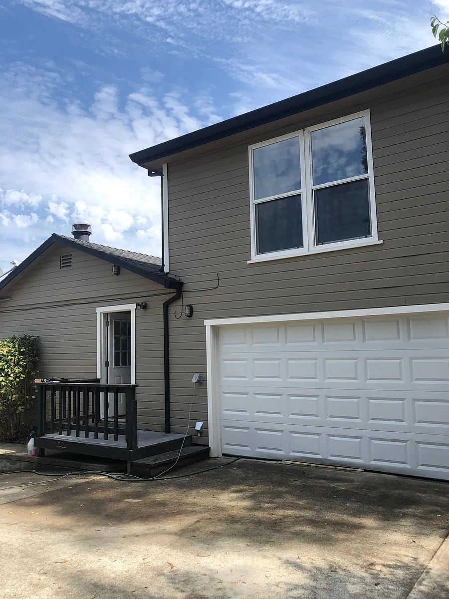 Building Photo - 3927 La Cresenta Rd