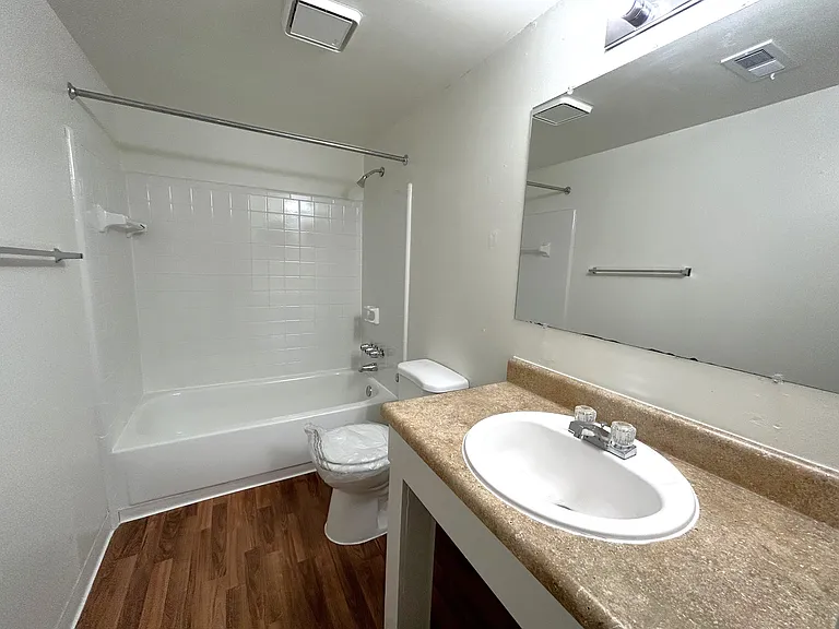 Windsor Place Apartments — Photo 124