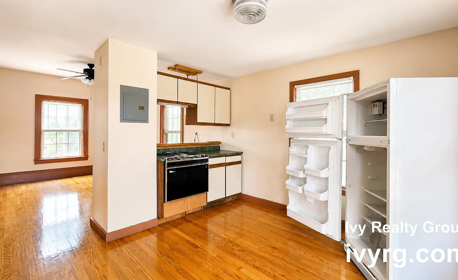 3 bed, 1.0 bath, 1000 sqft, $2,650 — Photo 1