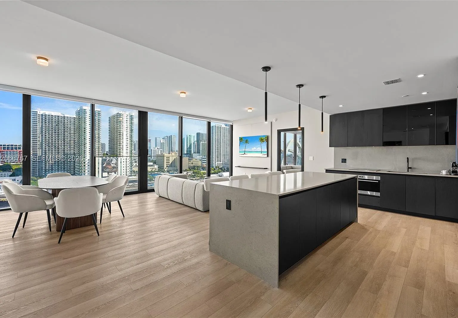 3 bed, 3.5 bath, 3000 sqft, $22,000 — Photo 1