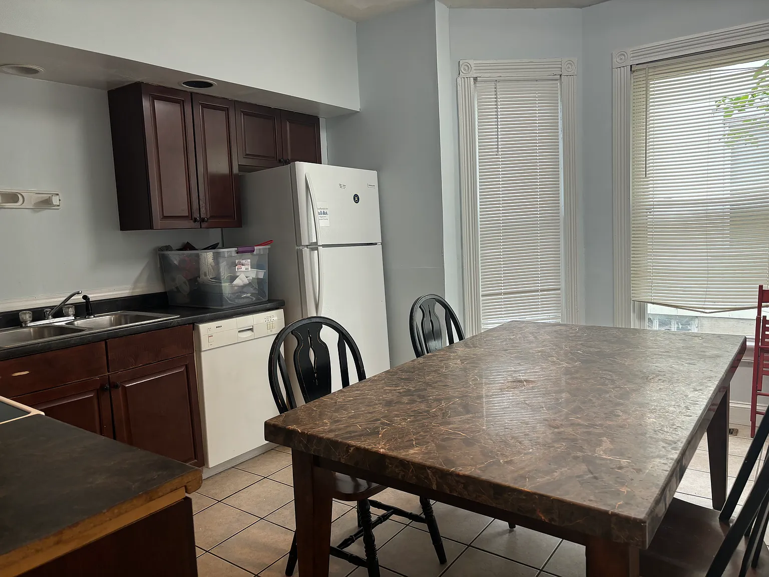 3 bed, 2.5 bath, 1639 sqft, $3,380 — Photo 2