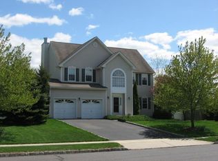 4 Garden Hills Dr, Somerset, NJ