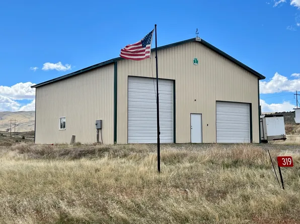 319 12th Ln, Thermopolis, WY 82443