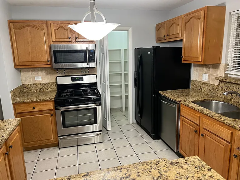 321 Maplewood Ct #B1 — Photo 5