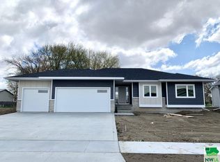 504 Jamie Ln, Sergeant Bluff, IA 51054