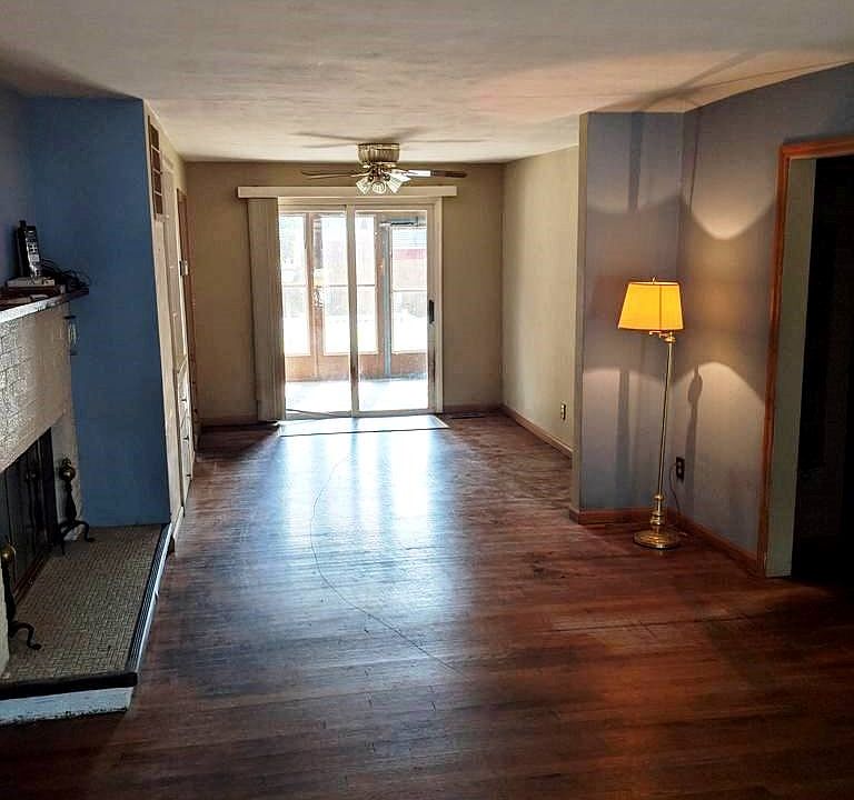 2nd image of 3604 N Locust St