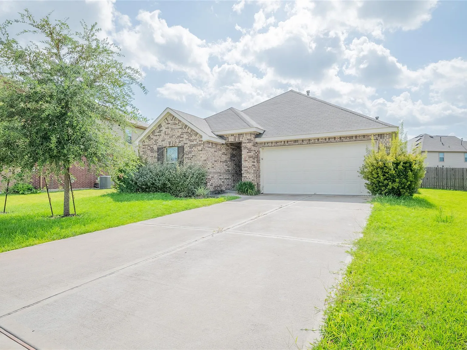 3 bed, 2.0 bath, 1491 sqft, $2,300 — Photo 3