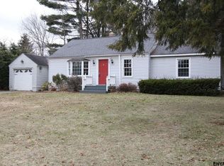 1 Woodside Dr, Glenville, NY 12302