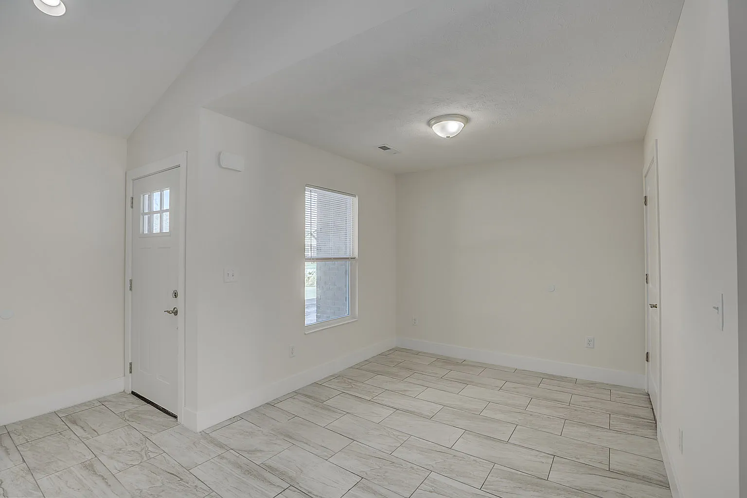1 bed, 700 sqft, $1,195 — Photo 4