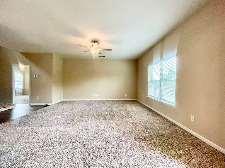 1702 Sandalwood Way — Photo 5