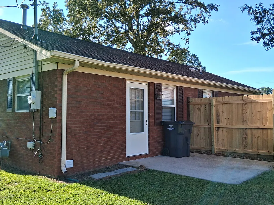 101 Oak Ln