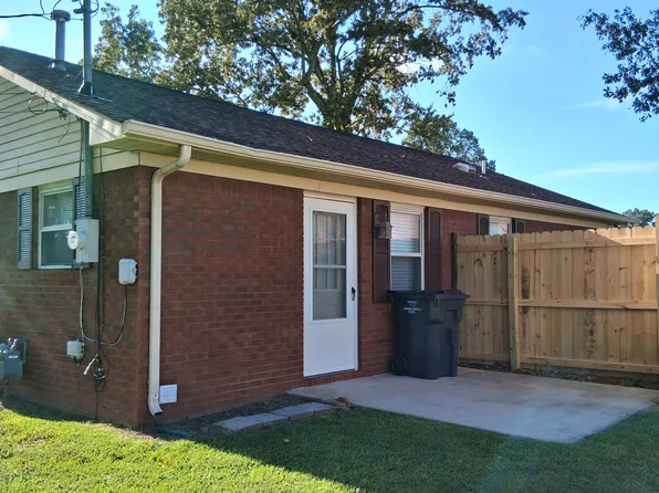 101 Oak Ln, Rogersville, AL 35652