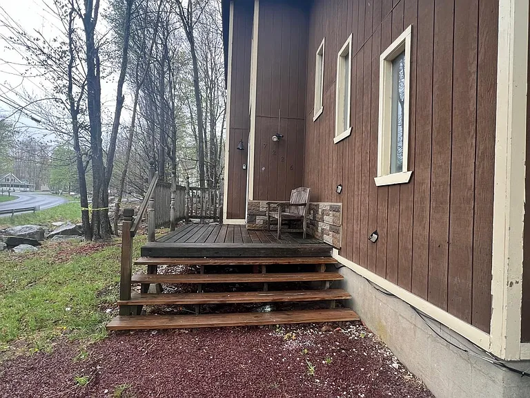 Woods Ln — Photo 13