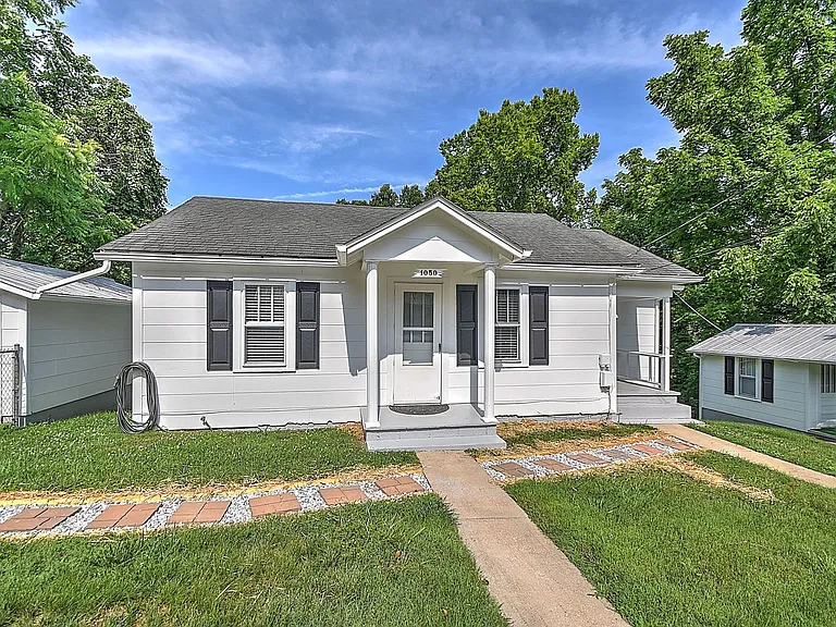1050 Delawana St — Photo 2