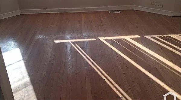 3 bed, $1,400 — Photo 3
