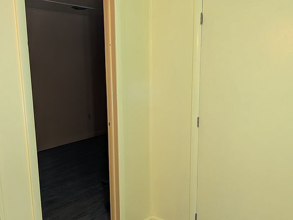 Office Area (6' x 8')