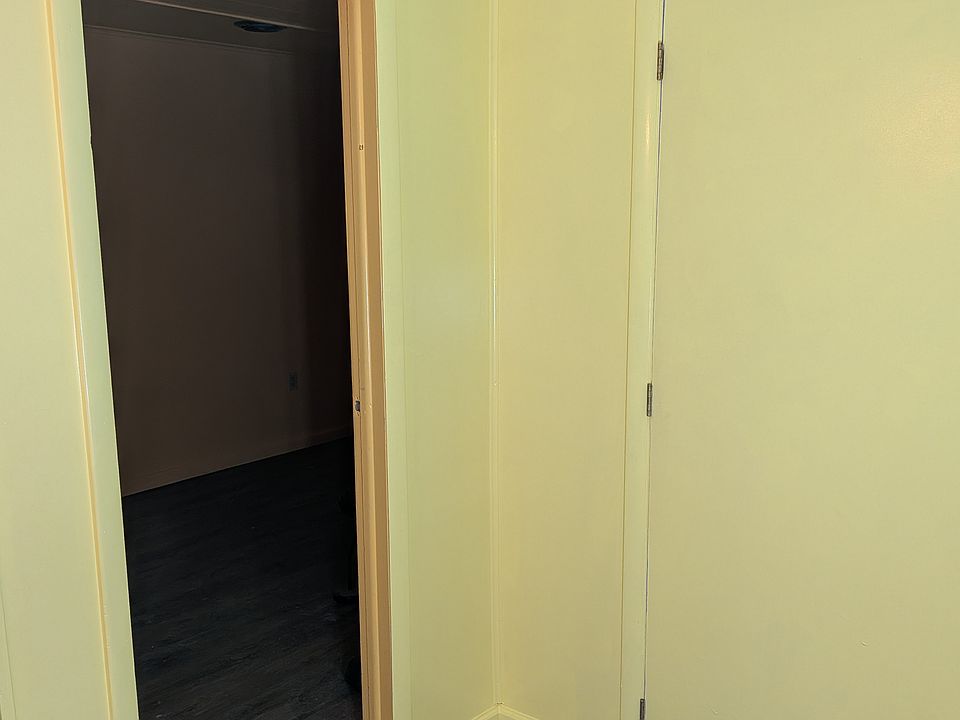 Office Area (6' x 8')