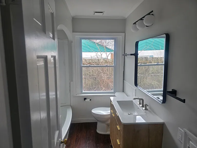 3950 Riverside Dr — Photo 12