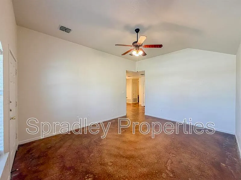 Building Photo - 5506B Luxor Dr