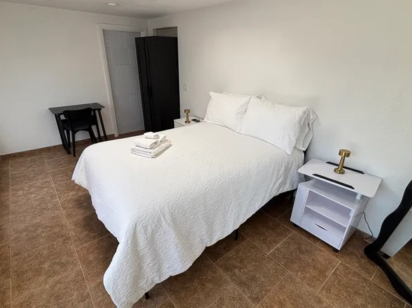 800 Antonio Dr, Las Vegas, NV