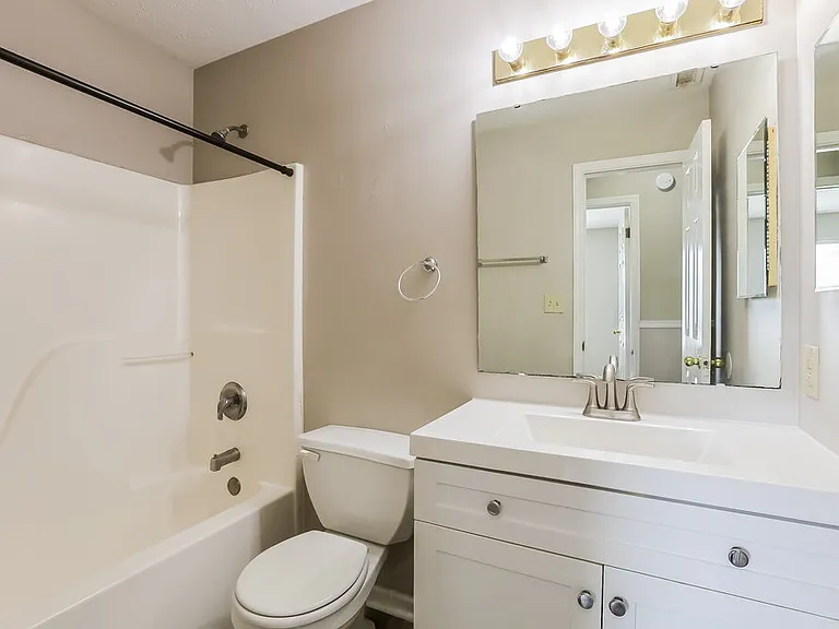 5384 Lakeside Manor Dr — Photo 14