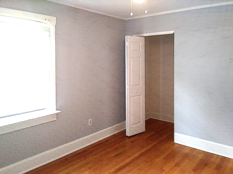 1925 Monroe St #ROOM — Photo 3